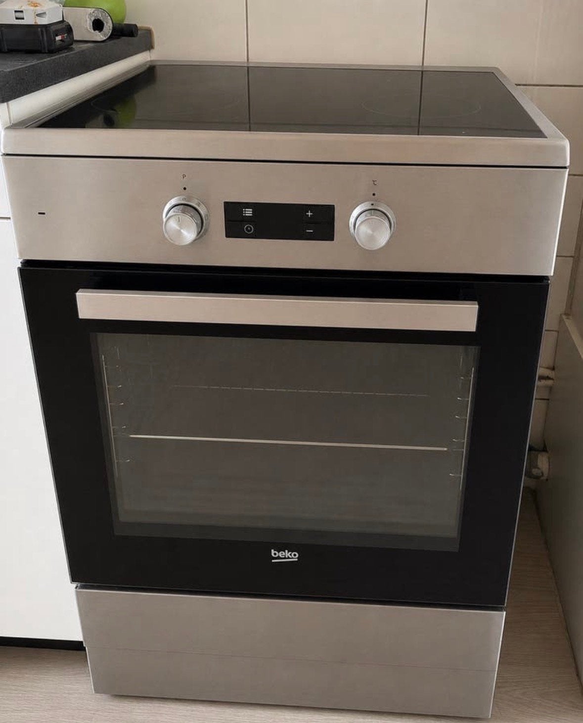 Cuisinière/four Beko AVEC prise, Electroménager, Enlèvement, Comme neuf, Autoportant, Induction