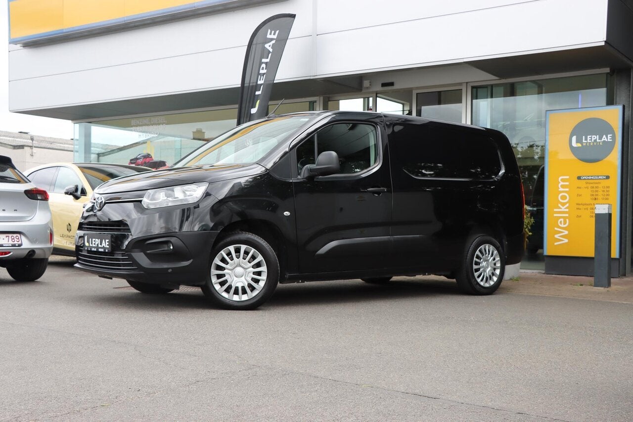 Toyota PROACE CITY VAN L2H1 1.2T MT6 110PK |3PL|CARPLAY|CAM, Auto's, Bestelwagens en Lichte vracht, Parkeersensor, 0 kg, Bedrijf