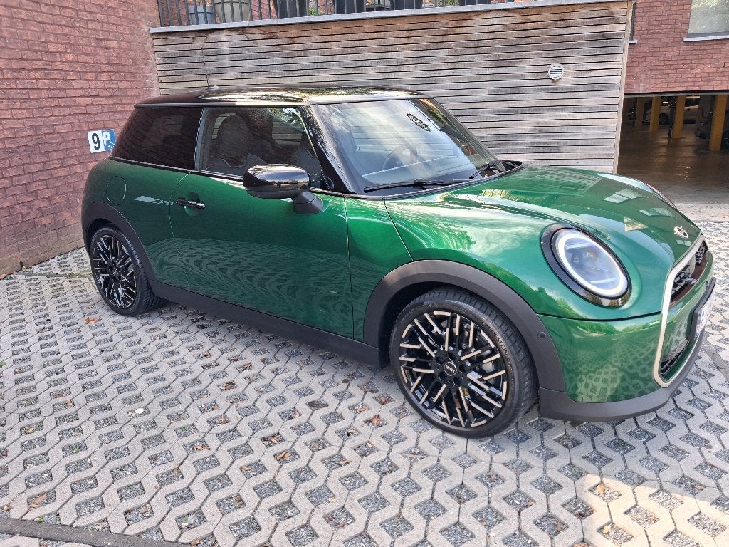 Mini Cooper C essence 28500Euros, Auto's, Dealer onderhouden, Euro 6, 1715 kg, Leder