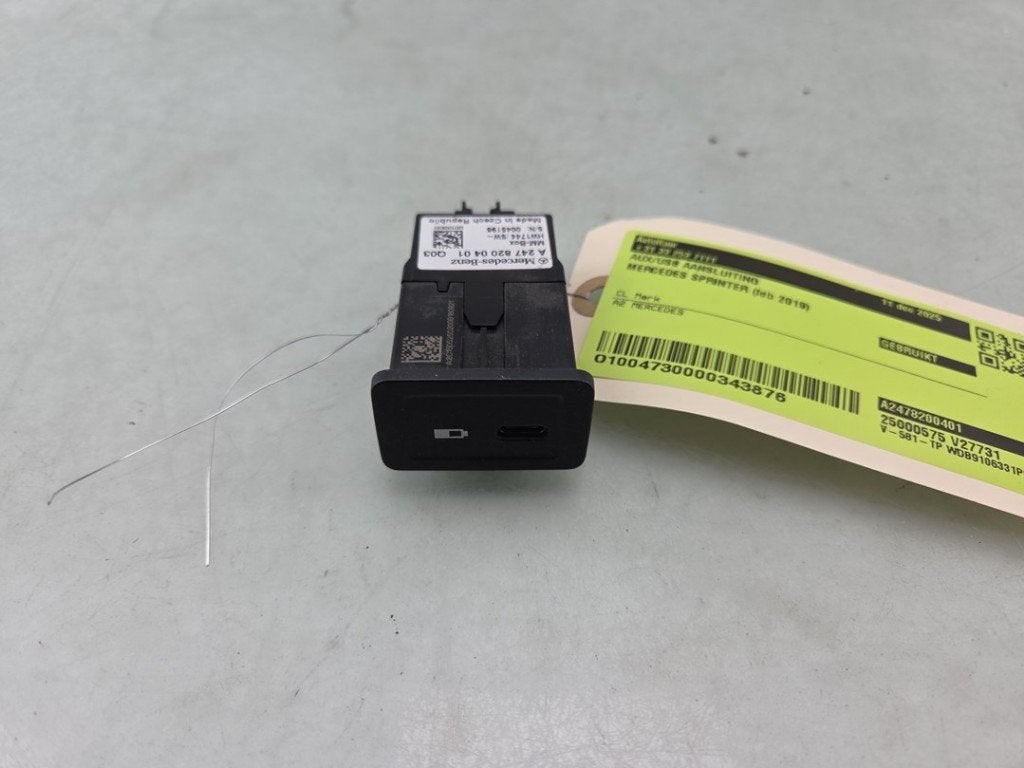 PORT AUX/USB Mercedes-Benz Sprinter 3,5t (907.6 / 910.6), Mercedes-Benz, Utilisé, Dialog.mb@mercedes-benz.com, Mercedes-Benz AG