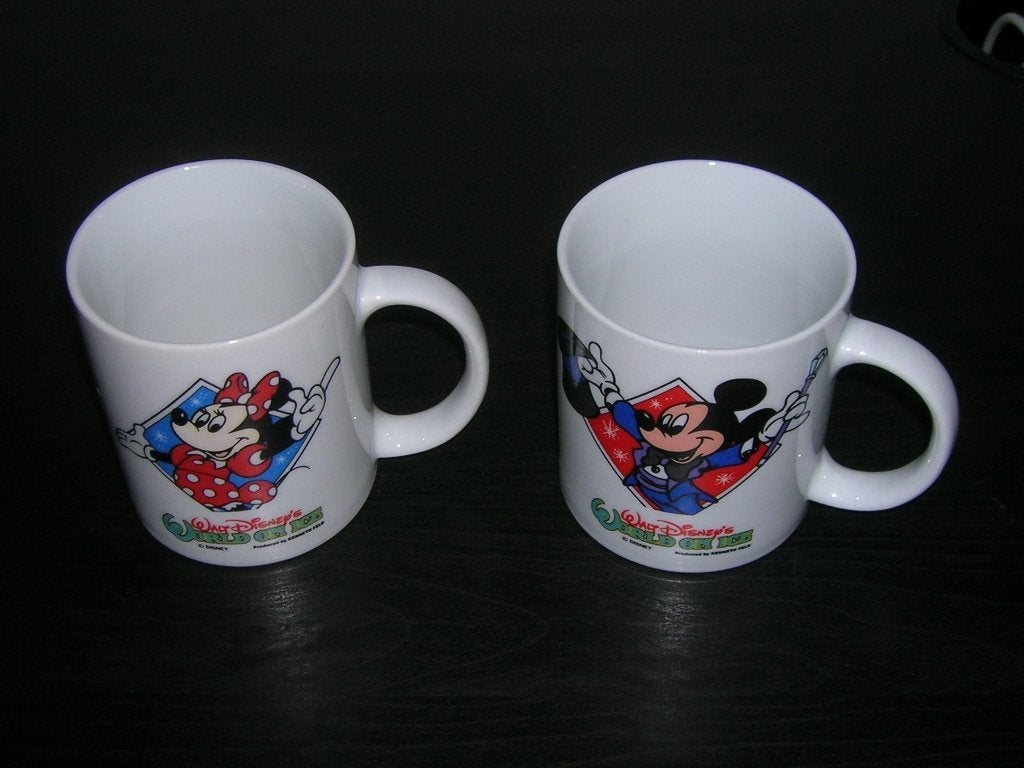 2 mokken “ MICKEY MOUSE en MINNIE MOUSE ”, Ophalen, Mickey Mouse, Zo goed als nieuw, Servies