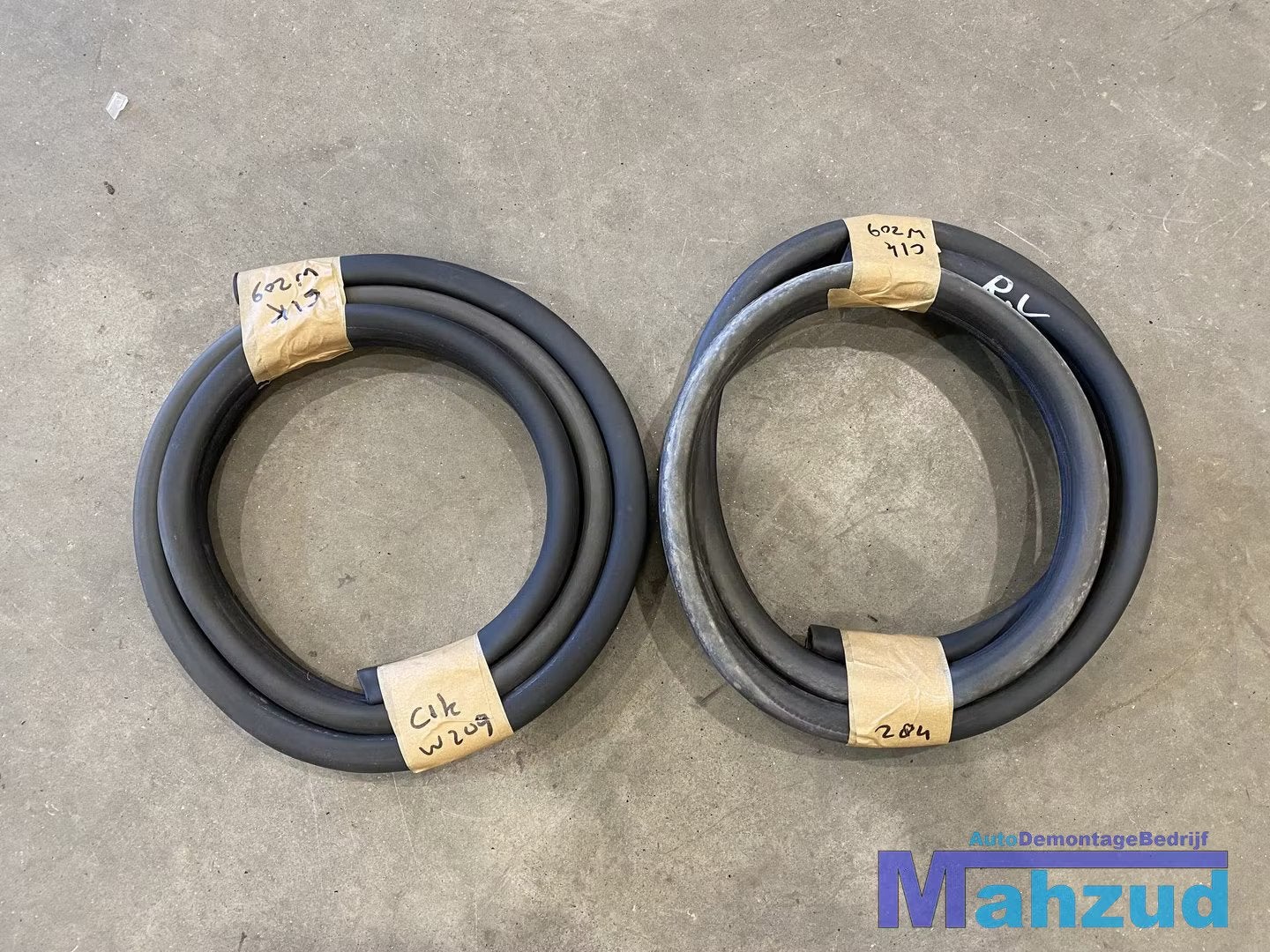 MERCEDES CLK W209 Deurrubber portiersrubber links rechts, Auto-onderdelen, Gebruikt, Mercedes-Benz AG, Mercedes-Benz, Mercedesstrasse 120
70372  Stuttgart, DE