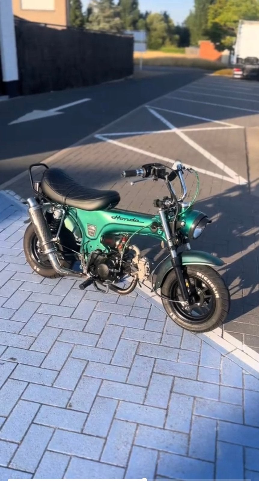 Ik zoek een dax 50cc tussen 0-900 euro (kijk beschrijving), Fietsen en Brommers, Brommers | Honda, Ophalen, Zo goed als nieuw
