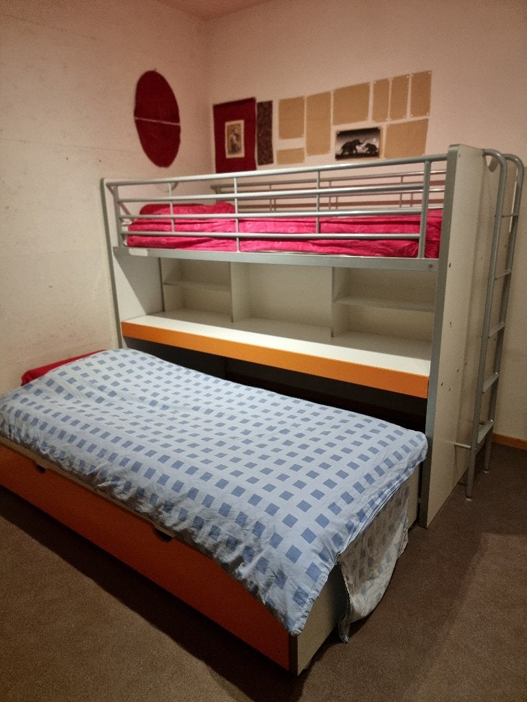 Stapelbed met bureau, opbergvakken en uittrekbaar onderbed, Ophalen, Gebruikt, Stapelbed