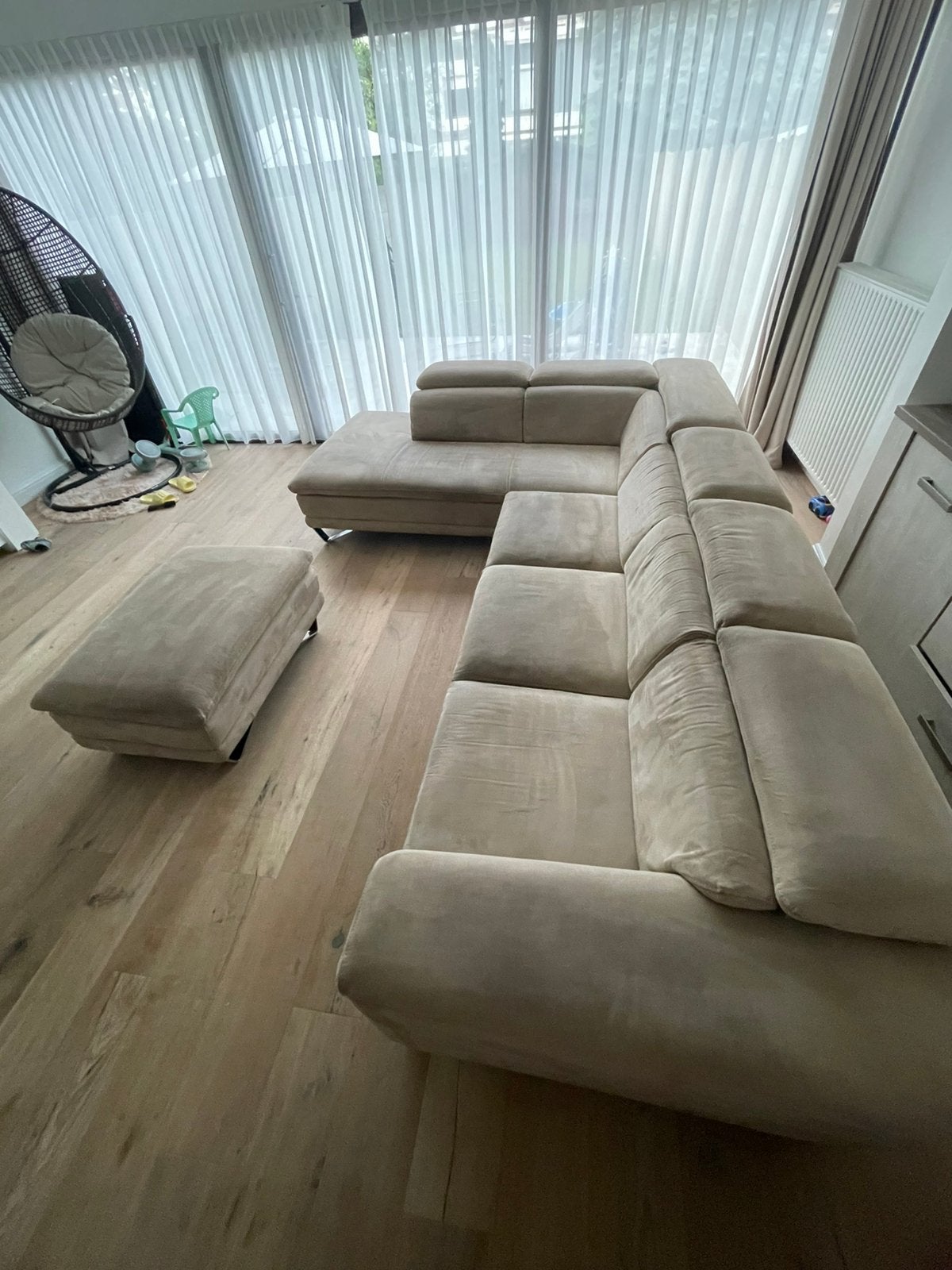 Moderne Velvet zetel in goede staat met poef (Breedte 320cm), Huis en Inrichting, Ophalen, Gebruikt