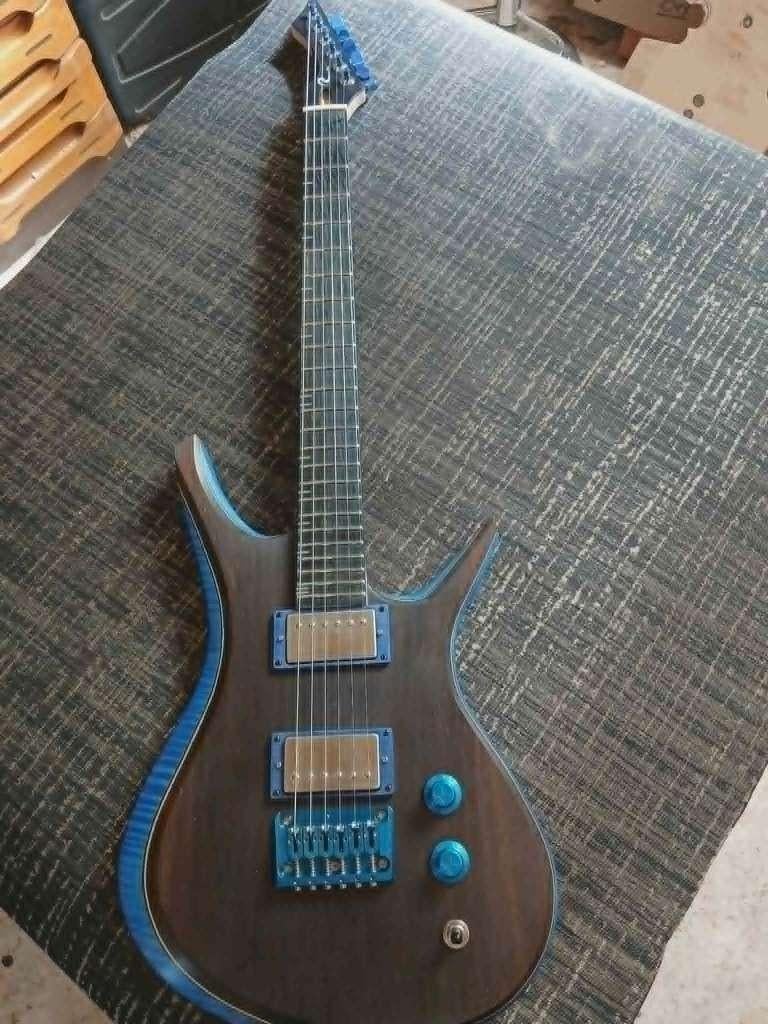 guitare de luthier, Musique & Instruments, Instruments à corde | Guitares | Électriques, Enlèvement, Neuf, Solid body, Autres marques