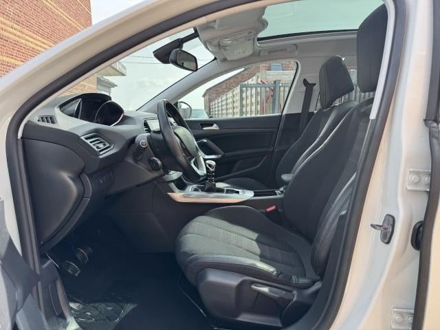 Peugeot 308sw 1.2i "GARANTIE" Carplay/pano/cruise/pdc/2018, Auto's, Voorwielaandrijving, Stof, 1199 cc, https://public.car-pass.be/vhr/93f328cf-f0ec-4557-be17-15d65d297c18