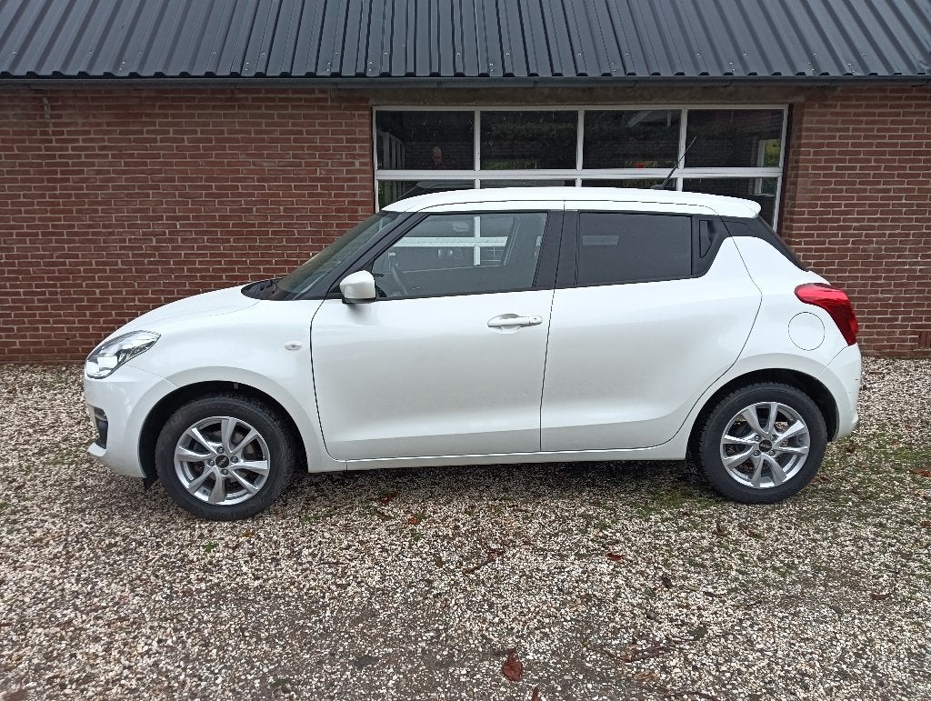 Suzuki Swift 1.0 Boosterjet 111 CV. Navigation. BjJ 12-2019, Autos, Achat, 998 cm³, Boîte manuelle, Entretenue par le concessionnaire