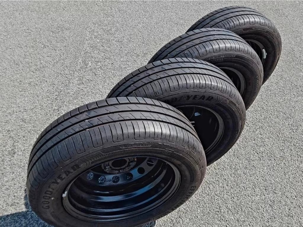Très belles roues été pour Fiat 500L, 15 pouces, Pneus et Jantes, Pneus été, Enlèvement