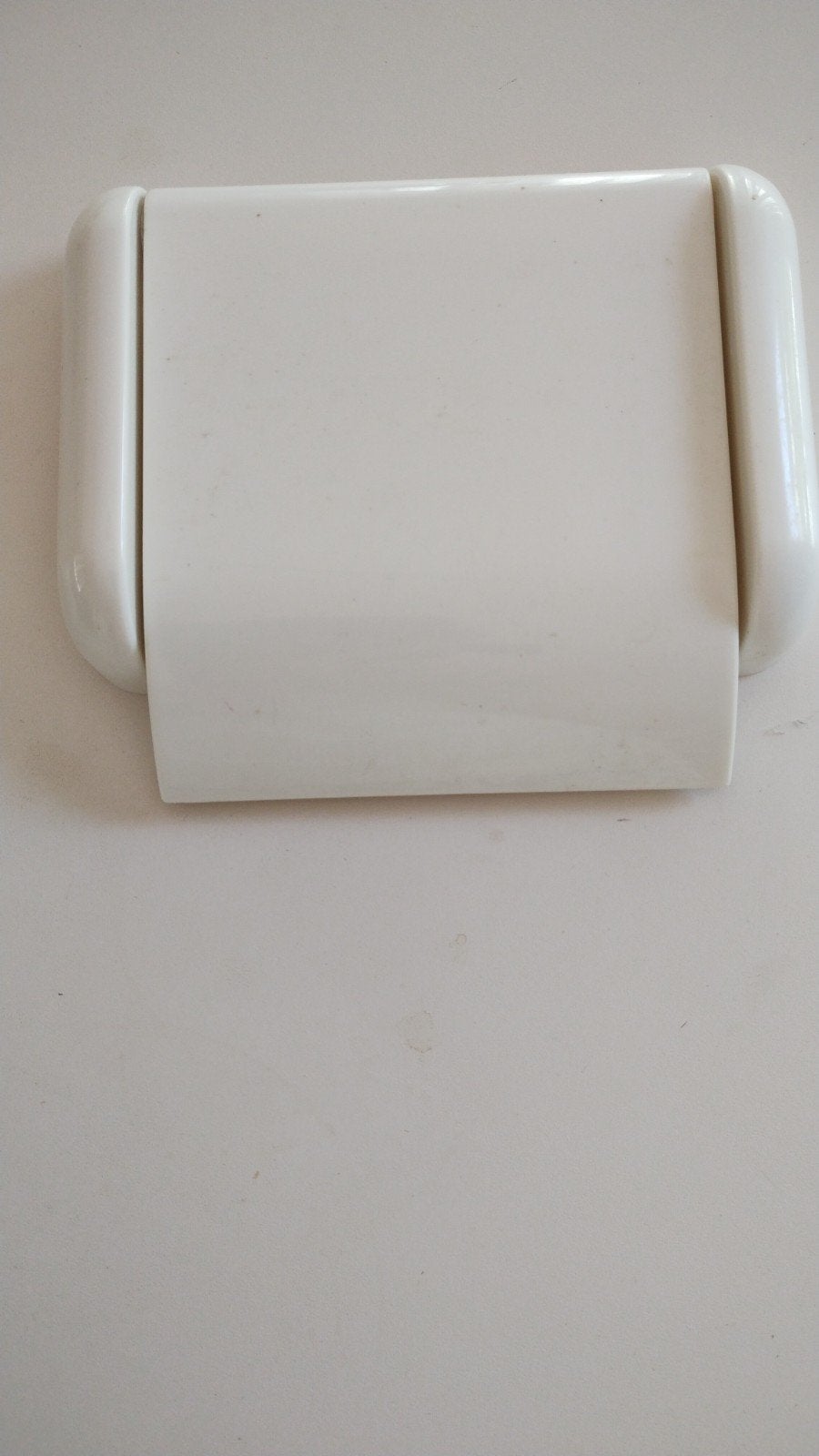 Toiletrolhouder in witte kunststof, Huis en Inrichting, Badkamer | Badtextiel en Accessoires, Ophalen of Verzenden