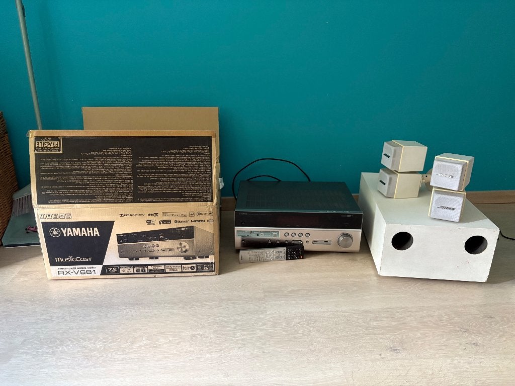 Home-Cinéma Yamaha RX-V681 + Acoustimass 5 (Série I - Blanc), Autres marques, Autres lecteurs, Utilisé, Enlèvement