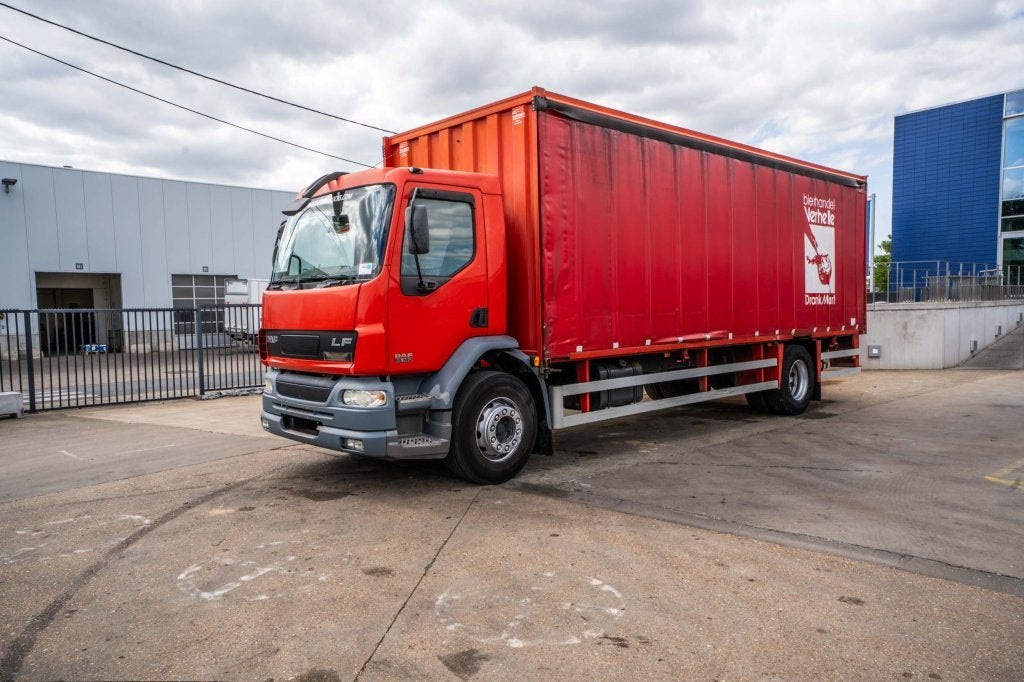 DAF LF 55.180 +DHOLLANDIA 2.5T., Autos, Rouge, Achat, Entreprise, Boîte manuelle