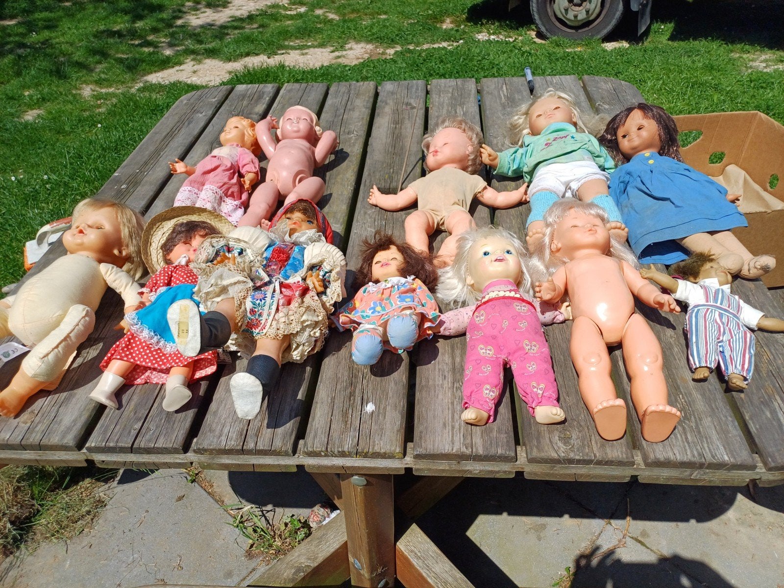 Lot de 12 poupées année 90, Enlèvement