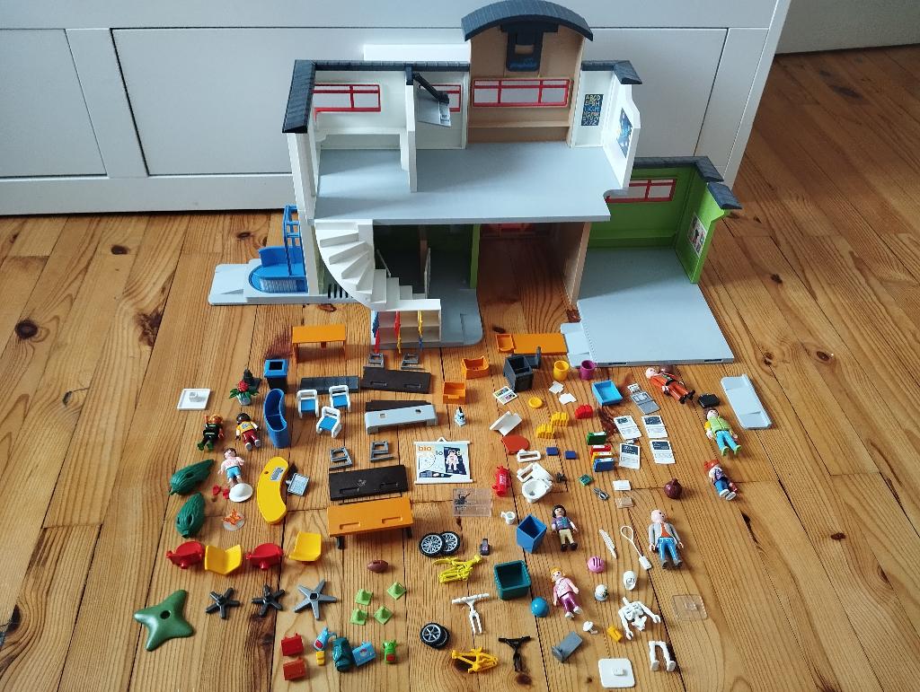 Playmobil superkavel inclusief een school, Kinderen en Baby's, Speelgoed | Playmobil, Gebruikt, Los Playmobil, Ophalen of Verzenden