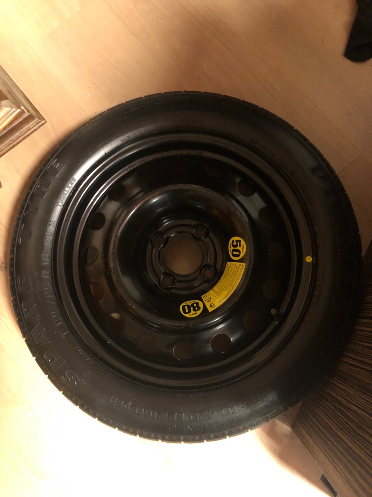 Pneu de secours Pirelli Homecomer, Enlèvement