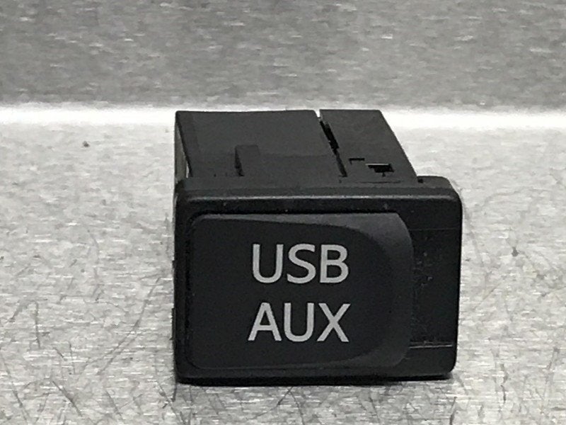 AUX/USB POORT Lexus CT 200h (01-2010/09-2020) (|8619048030|), Lexus-infoservice@lexus.de, Gebruikt, Lexus, Toyota-Allee 2
50858  Köln, DE