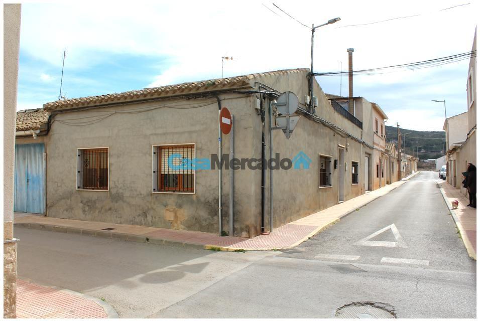 Cornerhouse - Centre de Pinoso, Alicante, Espagne 135.000€, Immo, Étranger, Ville, Maison d'habitation, 186 m², 5 pièces