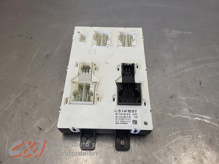 Boîte à fusibles d'un Mercedes Vito, 3 mois de garantie, Utilisé, -, -
