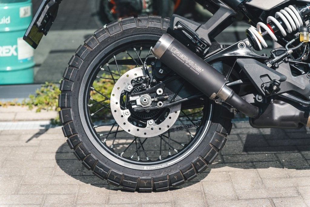 HUSQVARNA SVARTPILEN 401 2026 REMUS TANKTAS NIEUW, Motoren, Nieuw, Bedrijf, LED Verlichting, 401 cc