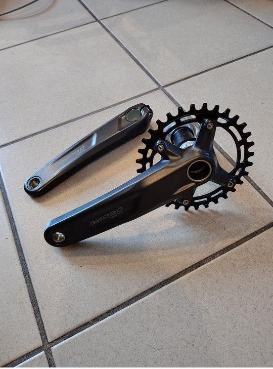 Crankstel én bottom bracket Shimano Deore - Nieuw, Crankstel of Pedalen, Nieuw, Ophalen of Verzenden, Mountainbike