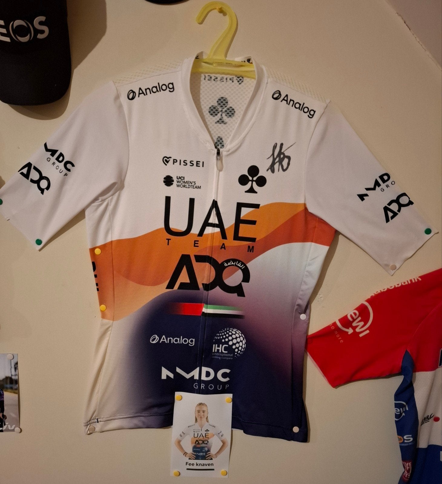 Maillot de l'équipe des Émirats arabes unis porté par Fee Kn, Vélos & Vélomoteurs, Vêtements d'extérieur, Enlèvement ou Envoi
