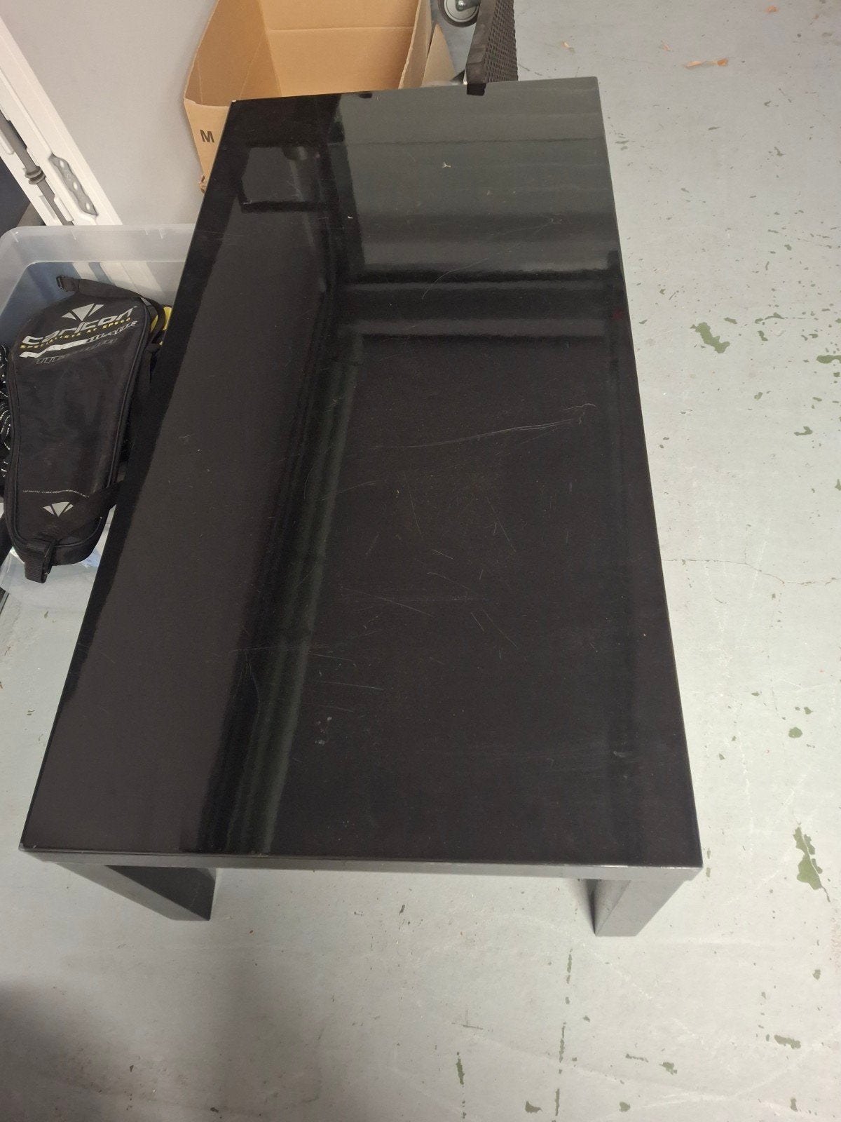 Gratis salontafel, Enlèvement