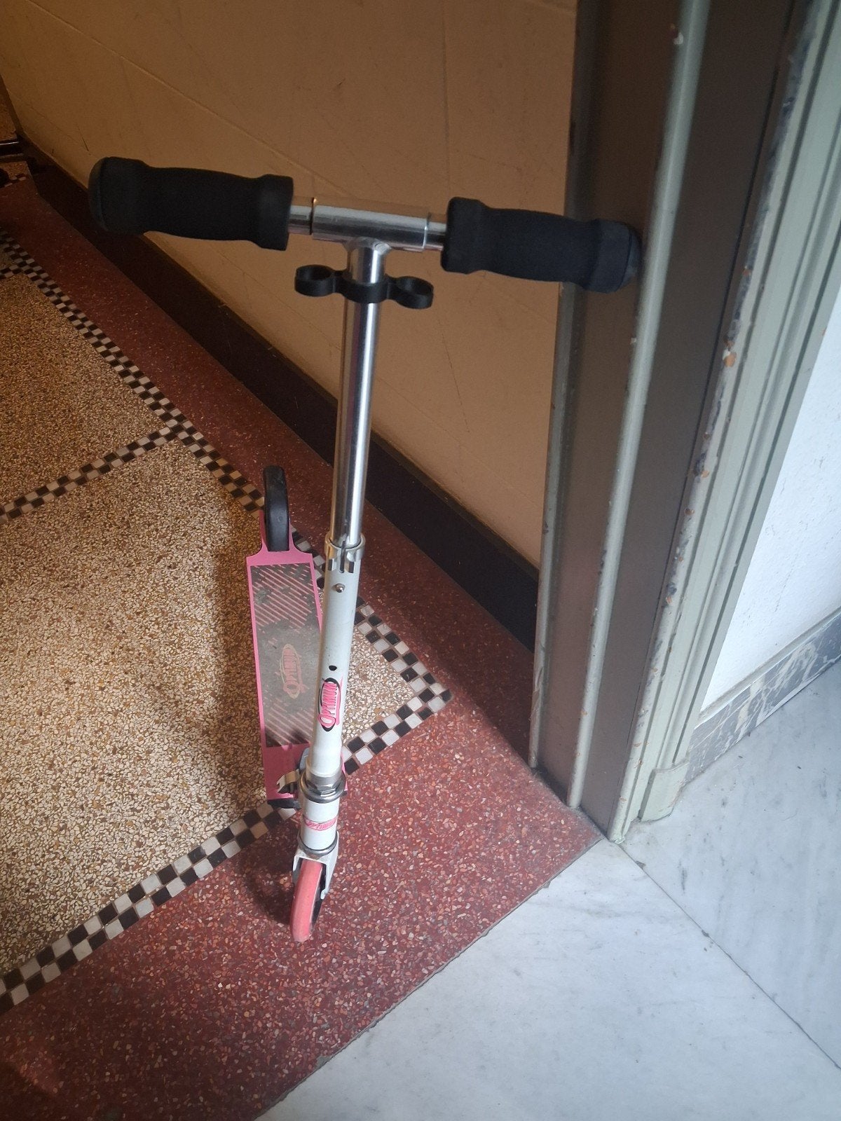 Trotinette Fille en excellent état  de 6 a 9ans, Enlèvement