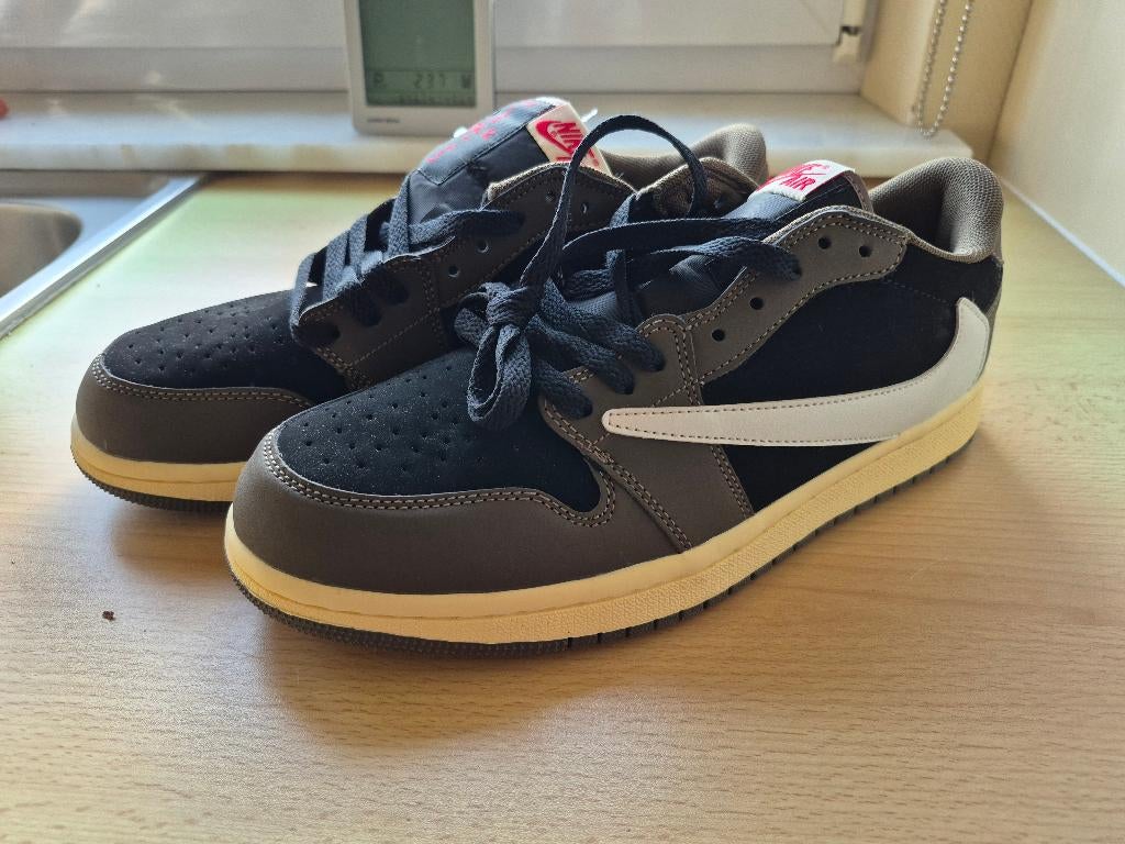 Travis Scott x Air Jordan 1 low moka taille 43, Neuf, Enlèvement ou Envoi, Autres couleurs, Jordan (Nike)