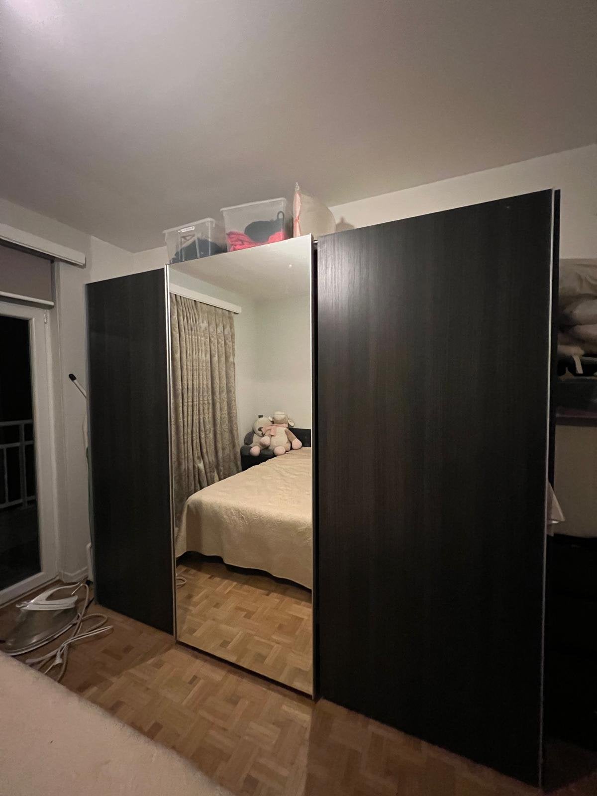 À donner grande garde-robe, Ophalen, Zo goed als nieuw
