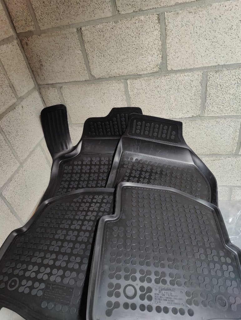 Kit de tapis en caoutchouc VW Polo Skoda Fabia Seat Ibiza, Enlèvement ou Envoi, Neuf