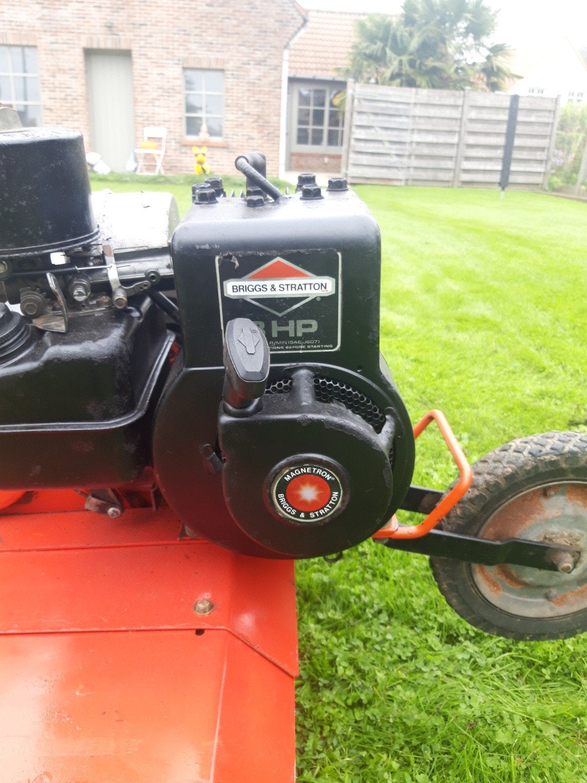 tuinfrees Briggs en Stratton., Doe-het-zelf en Bouw, Ophalen