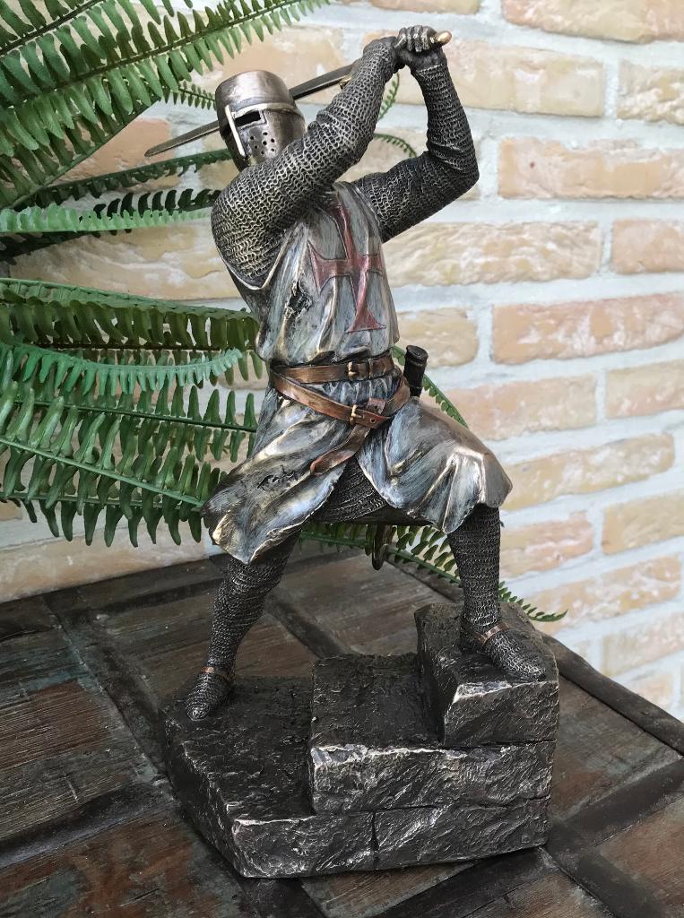 Figurine : Crusader Figurine with Two Hand Sword, Enlèvement, Comme neuf