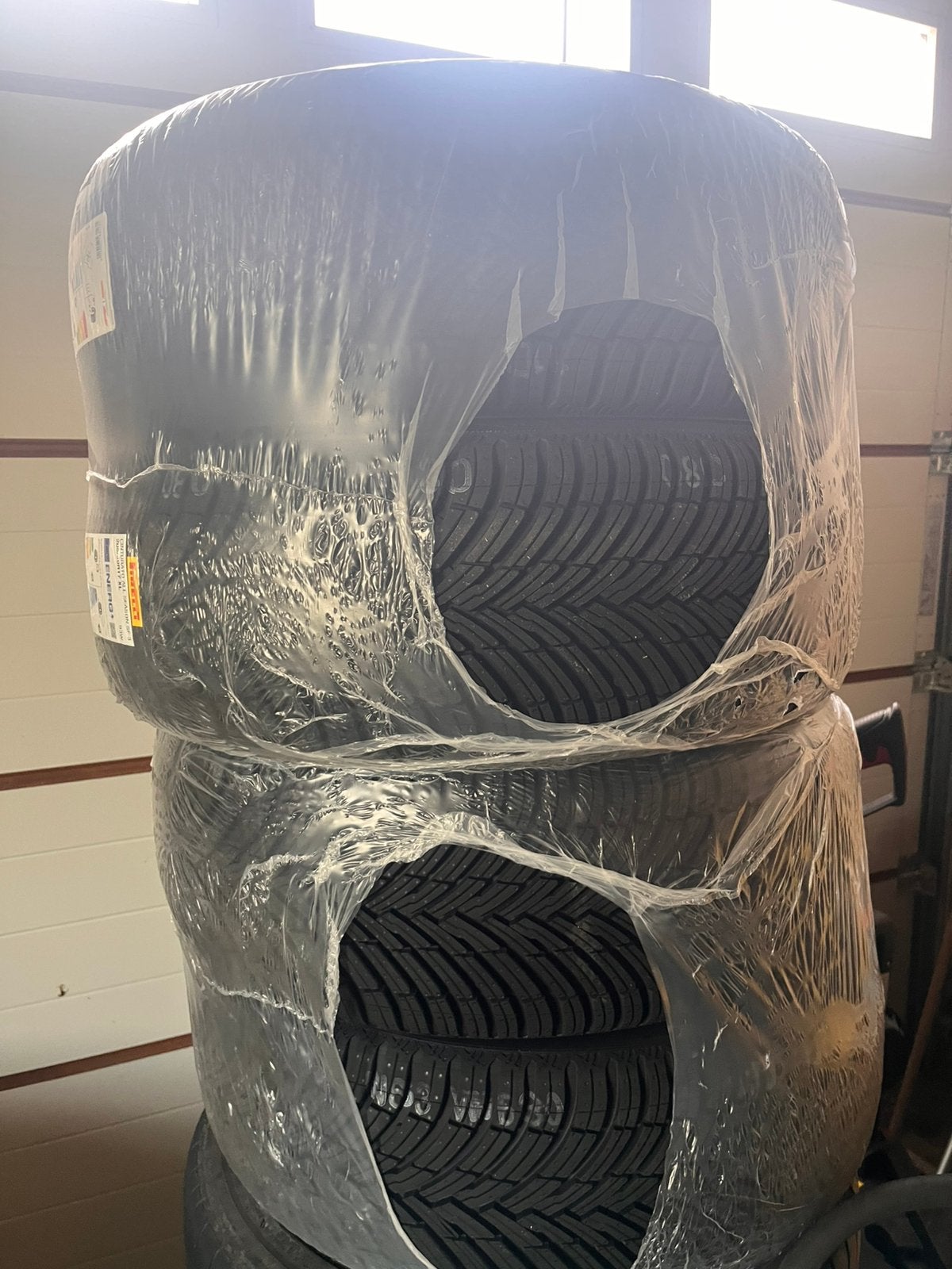 4 pneus pirelli NOUVEAUX, Enlèvement, Neuf