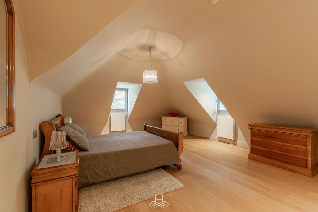 Kerselaren bed en commode + spiegel, Klassiek, Comme neuf, Brun, Enlèvement