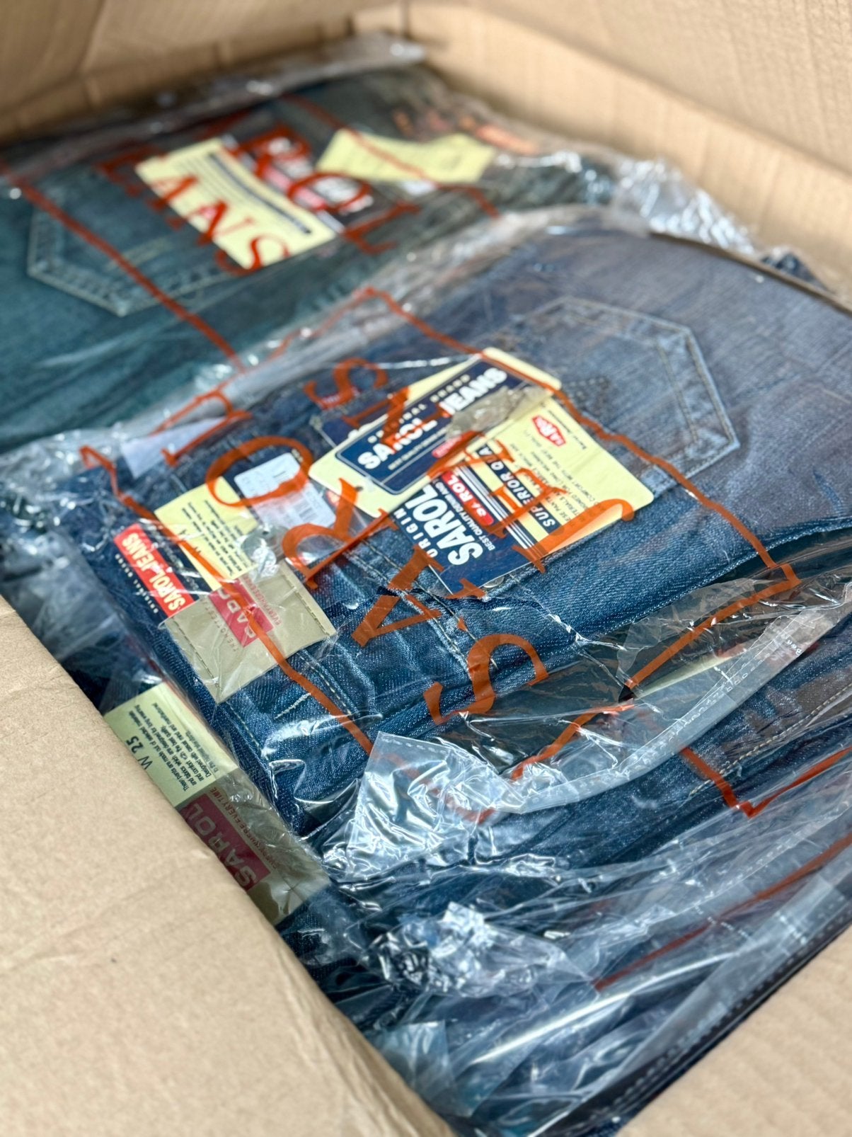 Lot de jeans neufs originaux, de différentes marques et modè, Articles professionnels, Stock & Retail | Stocks, Textile, Enlèvement