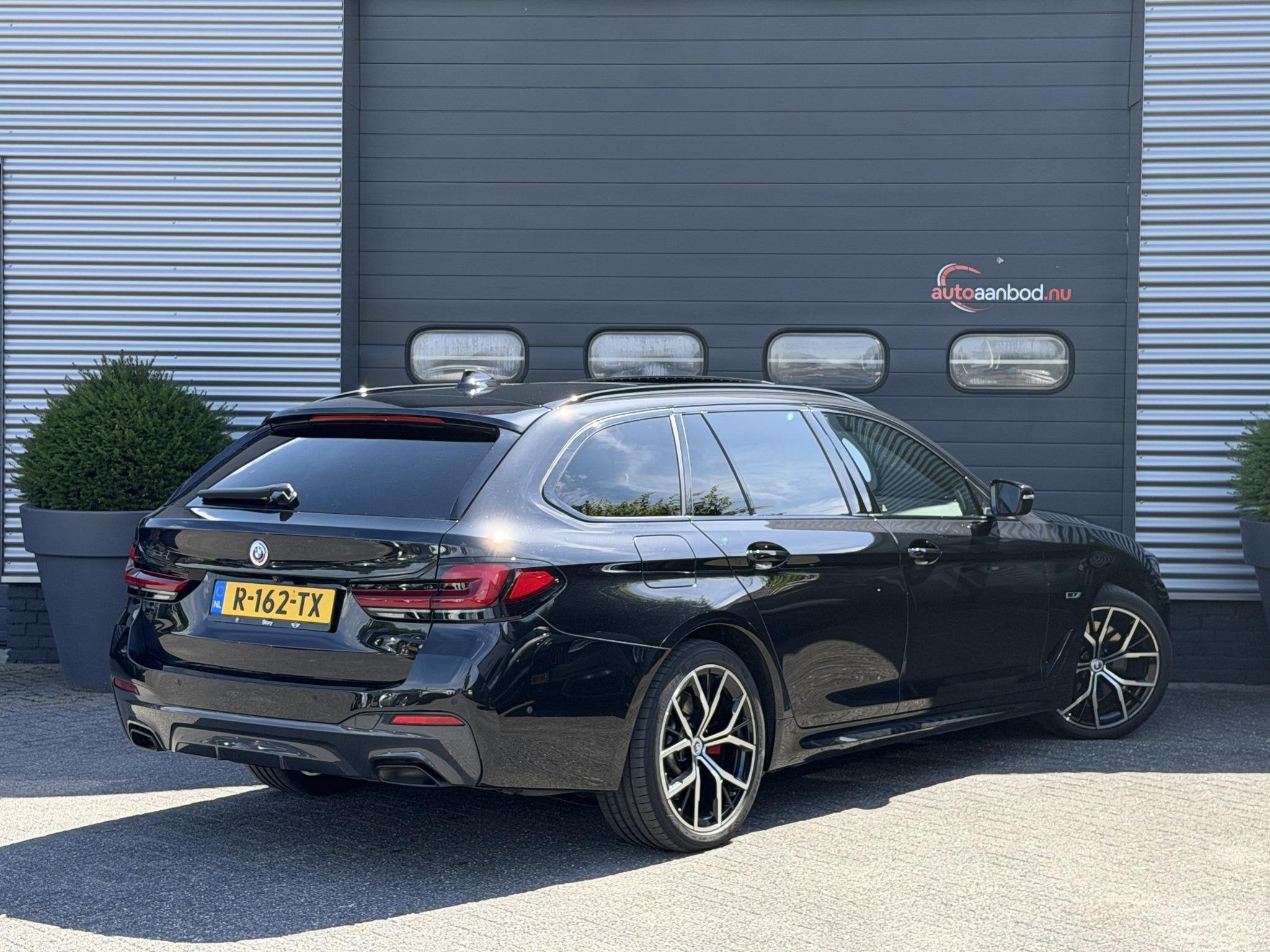 BMW 5-serie Touring 530e M-Sport | Panoramadak | Camera | He, Auto's, Achterwielaandrijving, 4 cilinders, Automatische klimaatregeling