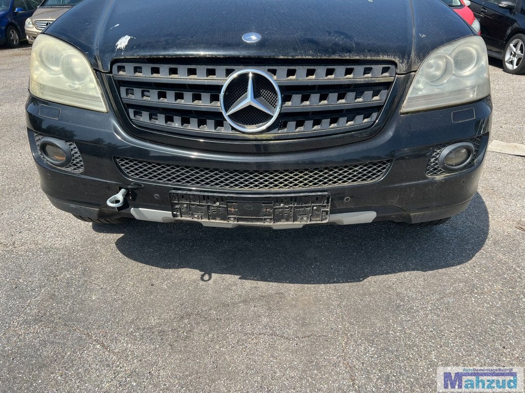 Pare-chocs avant noir MERCEDES ML W164 2005-2011, Mercedes-Benz AG, Pare-chocs, Mercedes-Benz, Utilisé