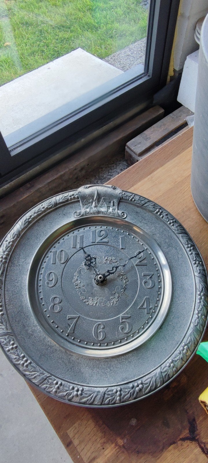 Horloge murale en étain, Antiek en Kunst, Ophalen