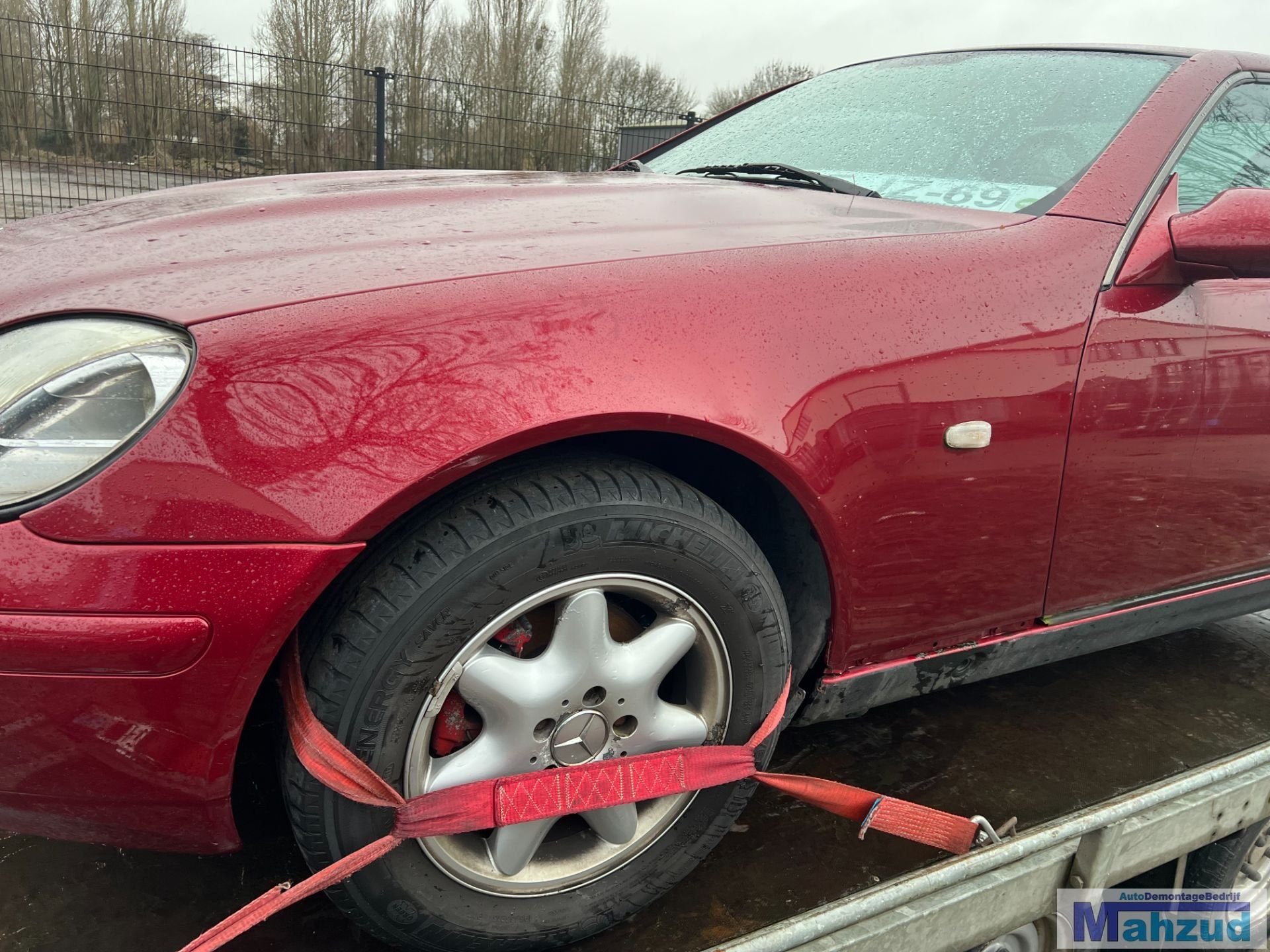 Aile avant gauche rouge H582 pour MERCEDES SLK R170 (1996-20, Mercedes-Benz AG, Mercedes-Benz, Utilisé, Mercedesstrasse 120
70372  Stuttgart, DE
