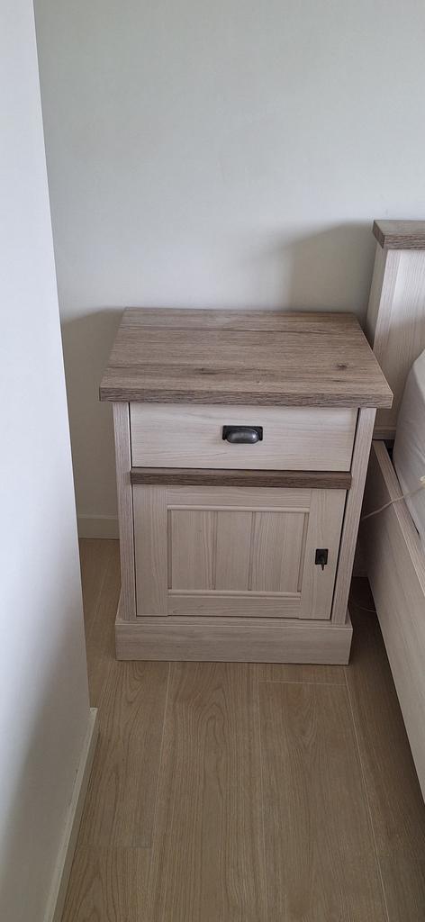2 tables de nuit + 1 grande commade, Maison & Meubles, Enlèvement, Comme neuf