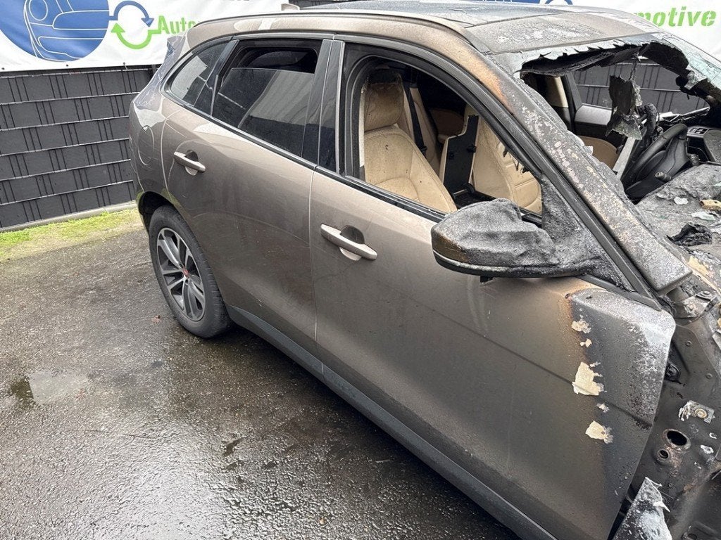 PORTE AVANT DROITE Jaguar F-Pace (|T4A1368|), Campus Kronberg 7
61476  Kronberg im Taunus, DE, Utilisé, Jaguar, Porte