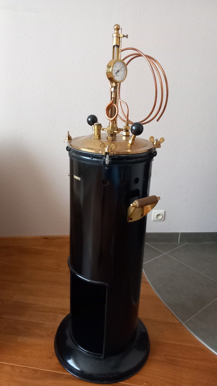 antieke medische autoclaaf (stoomsterilisator), Ophalen
