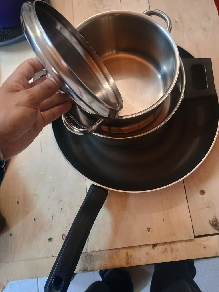 Potten en pan, Ophalen