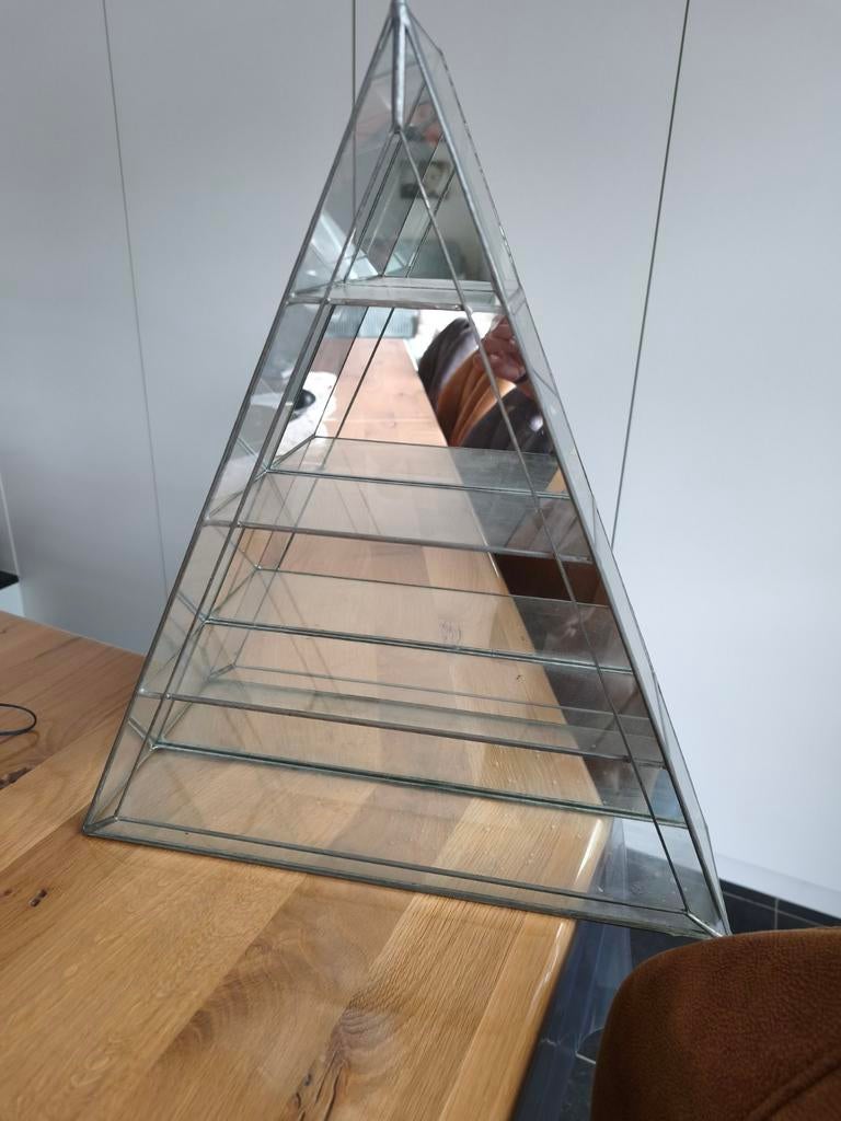 Mooi peramide kastje glas met spiegel, Ophalen, Glas