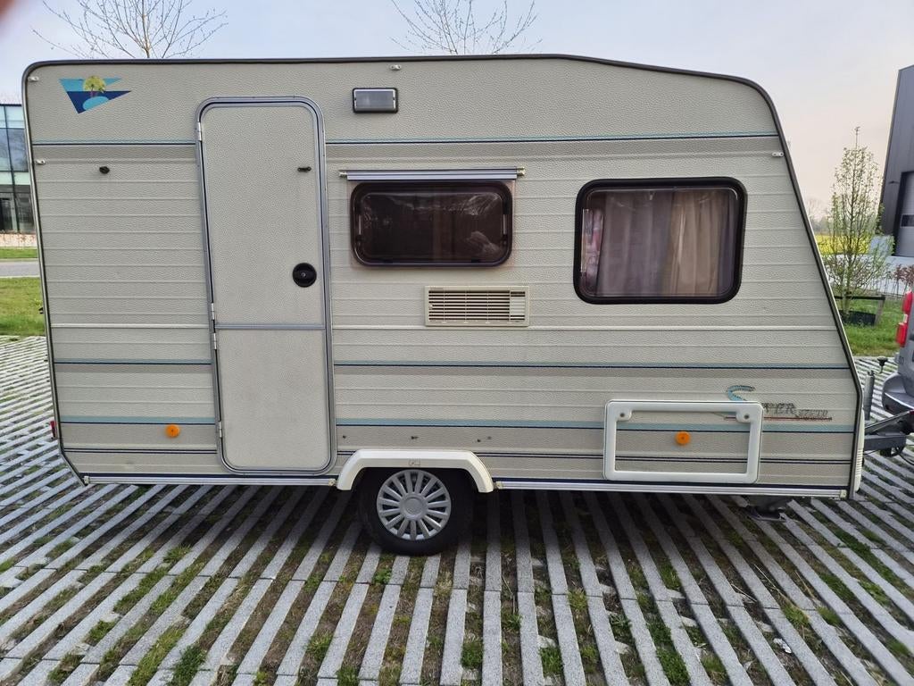 Gezins caravan Keuringsvrij 740kg MTM  fietsendrager, Caravans en Kamperen, Caravans, Treinzit, Dwarsbed, Particulier, 4 tot 5 meter