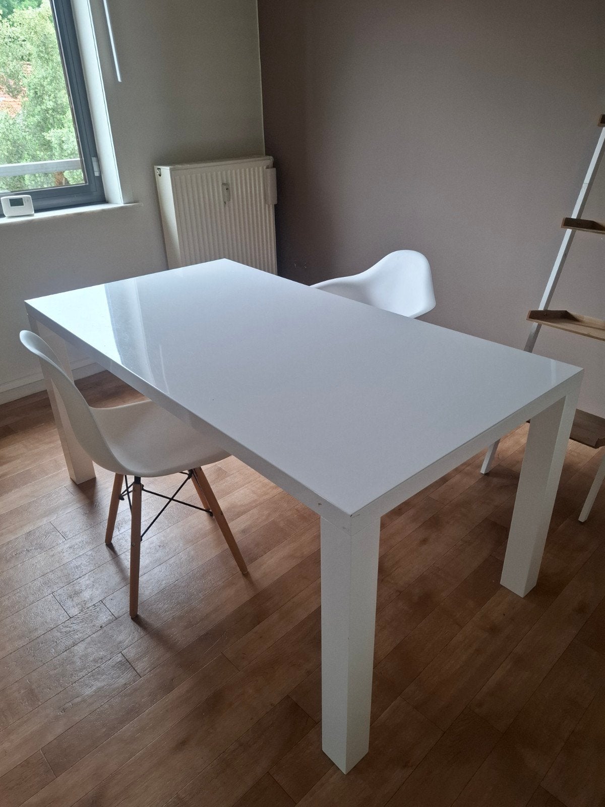 Tafel wit, Enlèvement