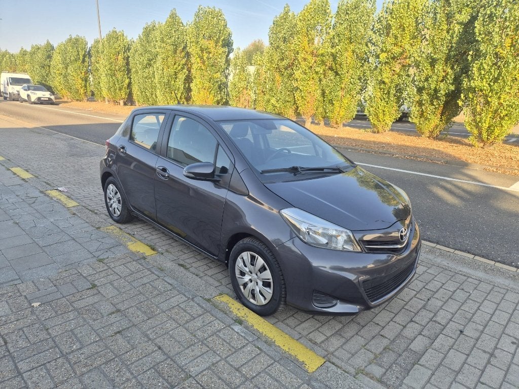 Toyota Yaris 1.33i VVT-i - Parkingcamera - Nieuwe KOPPELING, Auto's, Toyota, Euro 5, Zwart, 4 cilinders, 1329 cc