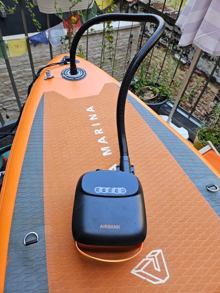 Airbank elektrische SUP pomp, Watersport en Boten, Suppen, Ophalen, Zo goed als nieuw, SUP-accessoire