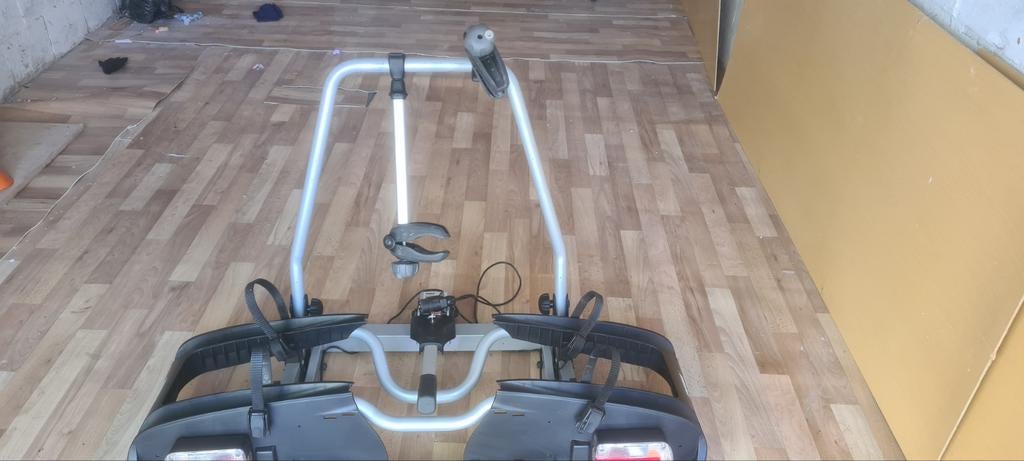 Thule fietsendrager voor 2 zware elektrische
fietsen
60 kg, Ophalen, 2 fietsen, Zo goed als nieuw, Elektrische fiets