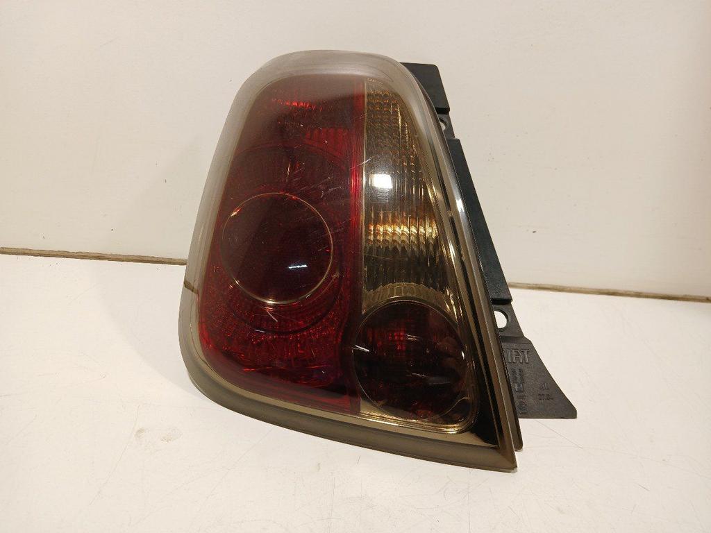Achterlicht links buiten Fiat 500, Onderdelen@venauto.nl, Van der Ven Autorecycling B.V., Gebruikt, Ettenseweg 76, 4706 PB Roosendaal, The Netherlands